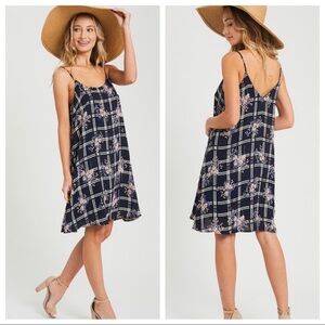 🛍NEW! Gorgeous Shift Dress!
